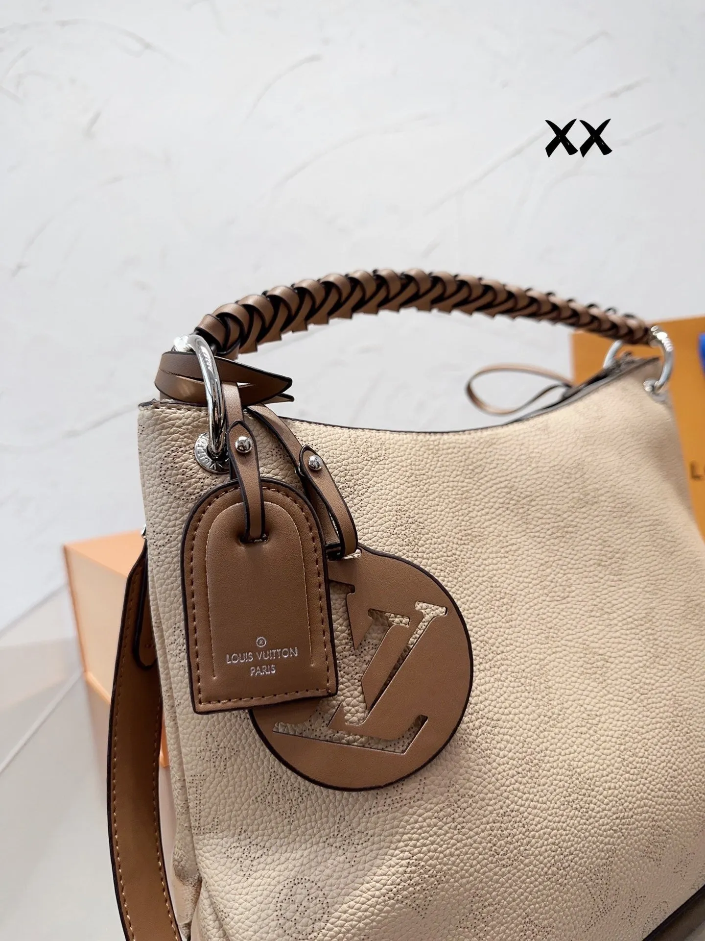 LB797 Beaubourg Hobo MM / 12 x 10.2 x 6.7 inches