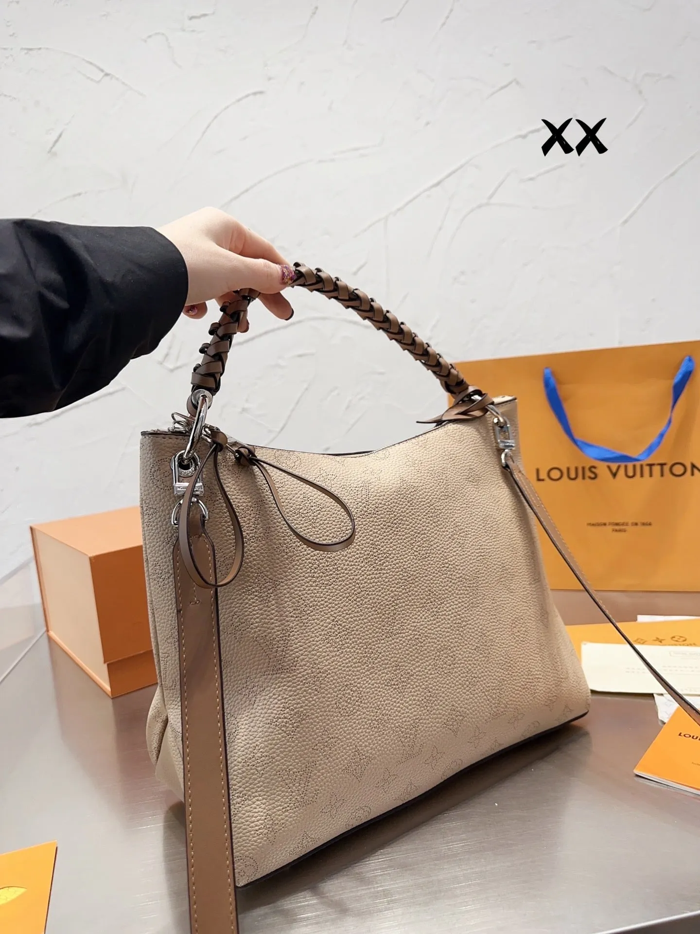 LB797 Beaubourg Hobo MM / 12 x 10.2 x 6.7 inches